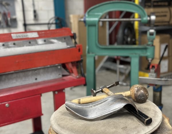 Workshop Masterclass Plaatwerken, Rustbuster, Bolling maken, krimpen, Streken, Engels wiel, Plaatwerk vormen.